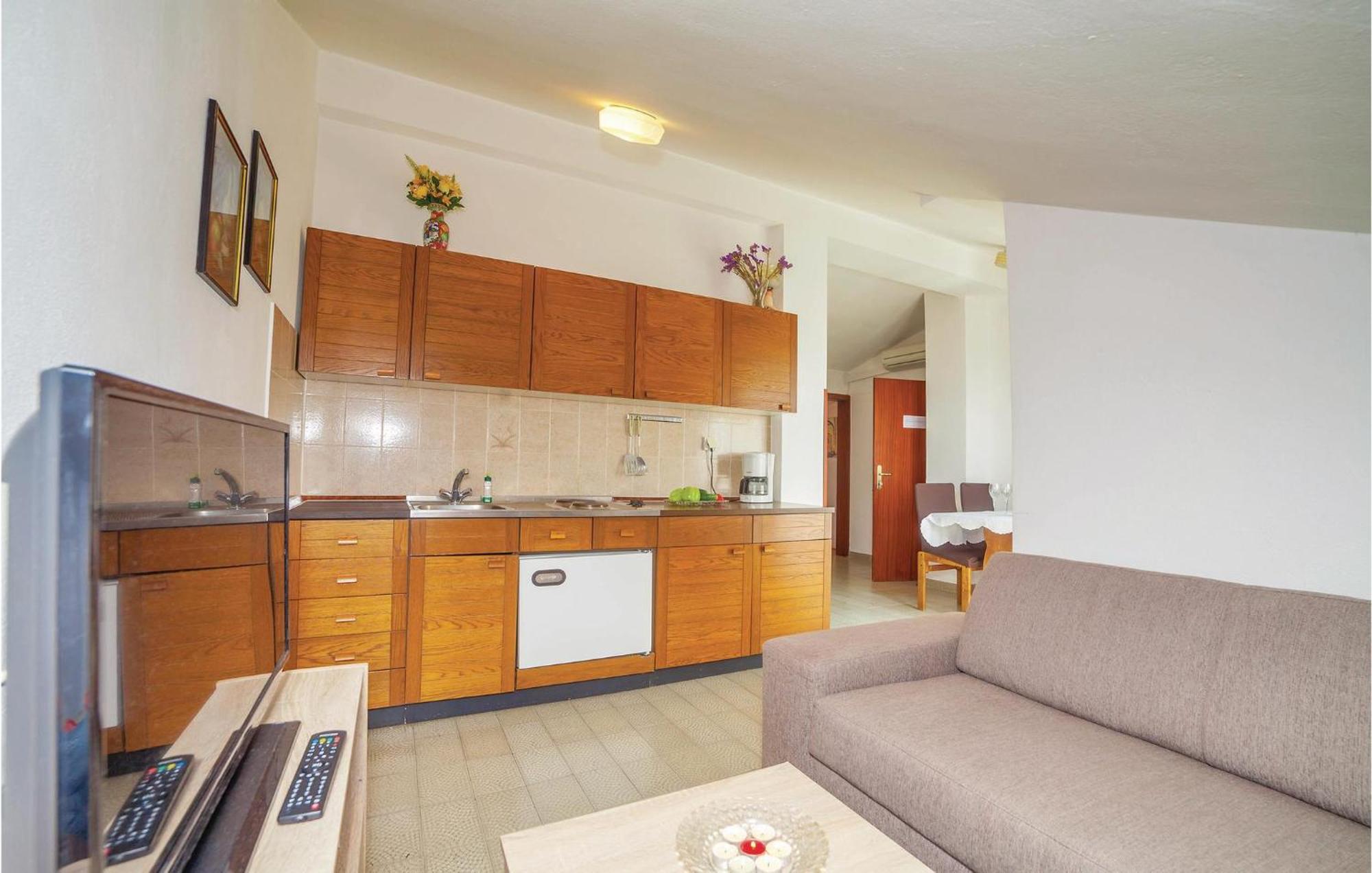 2 Bedroom Amazing Apartment In Crikvenica Zewnętrze zdjęcie