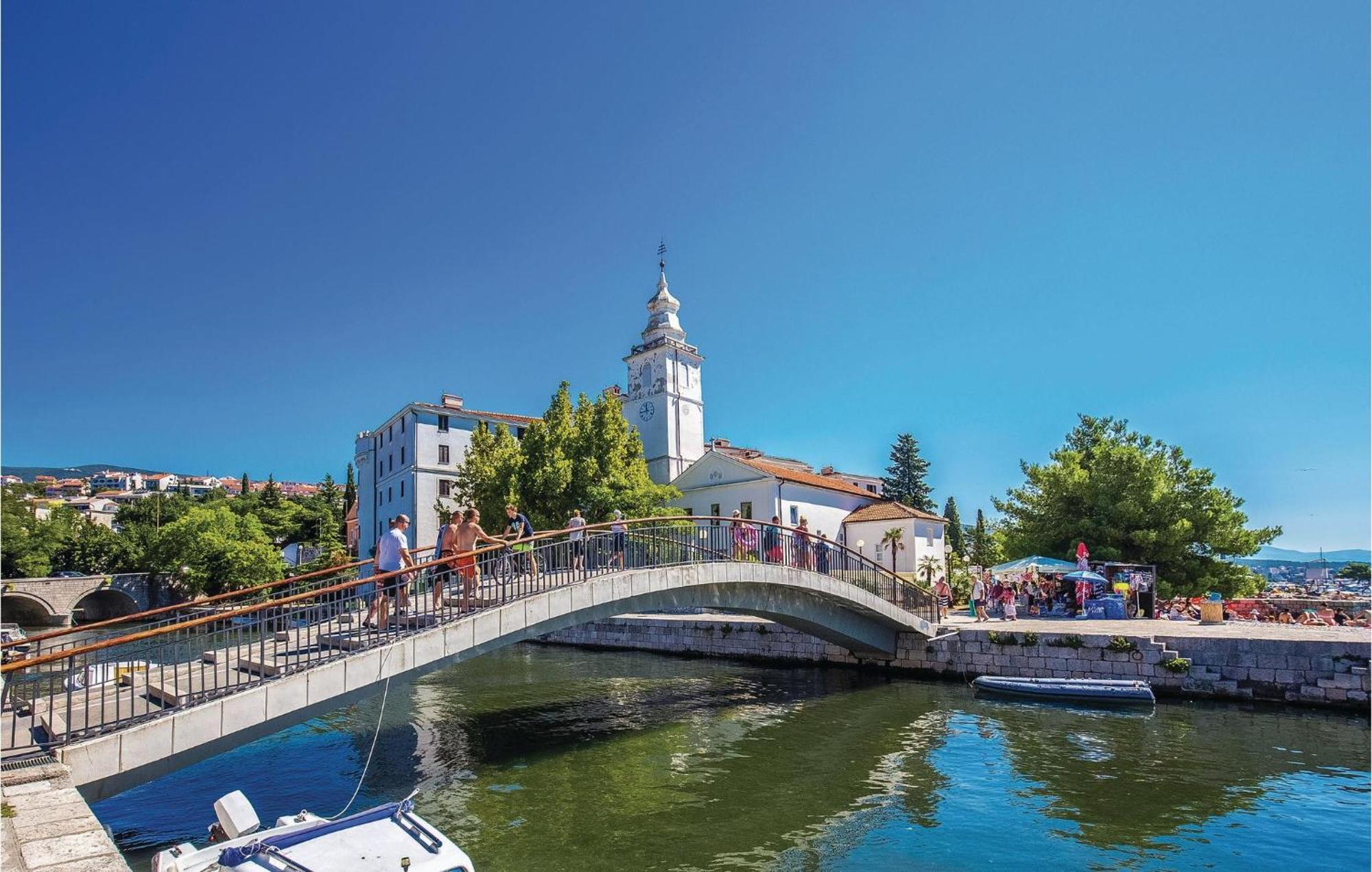 2 Bedroom Amazing Apartment In Crikvenica Zewnętrze zdjęcie