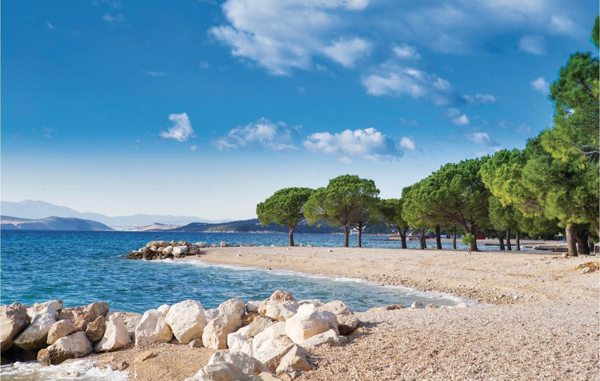 2 Bedroom Amazing Apartment In Crikvenica Zewnętrze zdjęcie