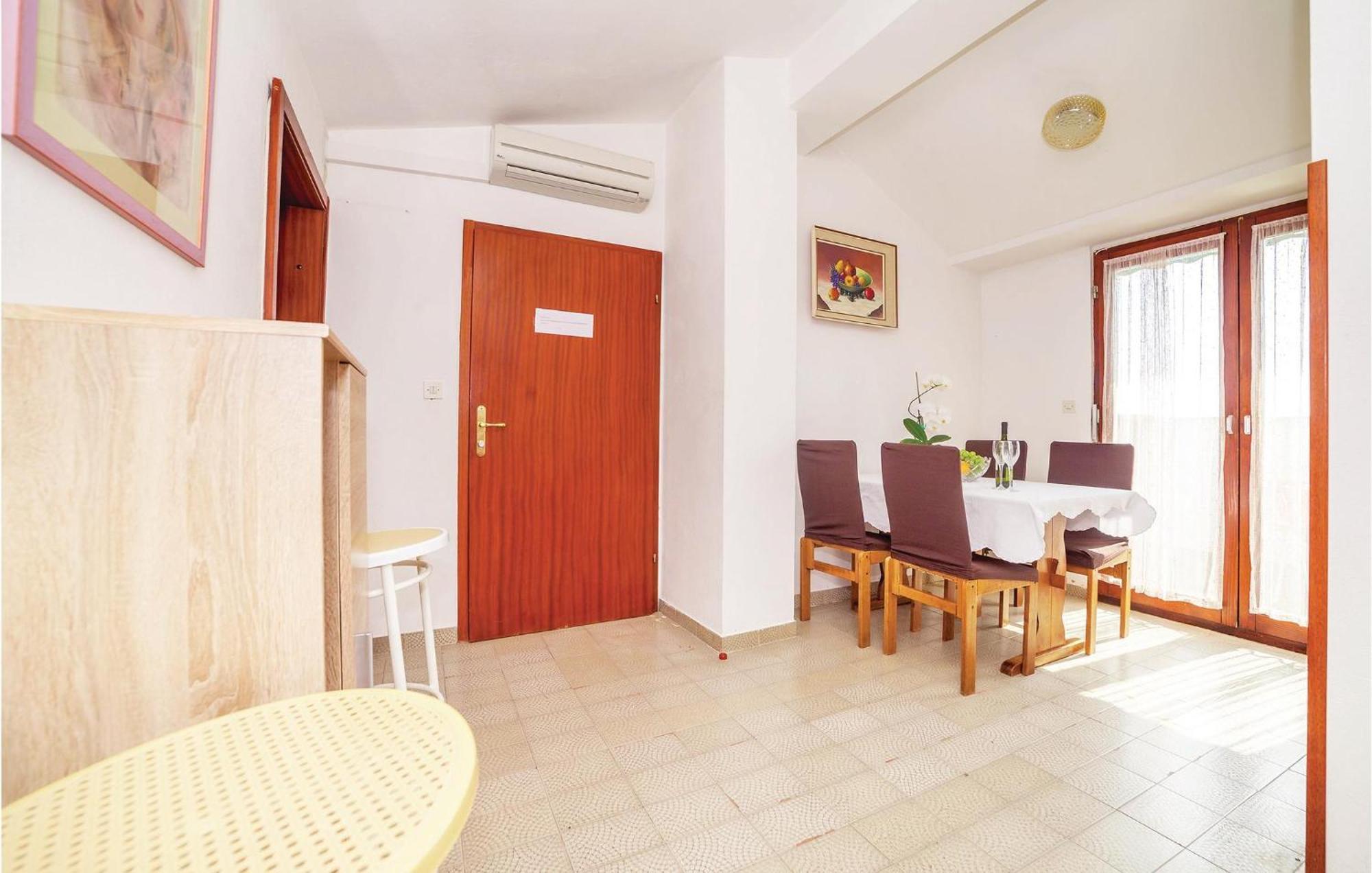 2 Bedroom Amazing Apartment In Crikvenica Zewnętrze zdjęcie