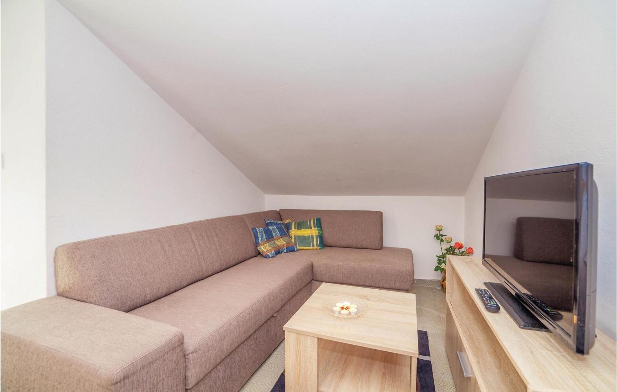 2 Bedroom Amazing Apartment In Crikvenica Zewnętrze zdjęcie