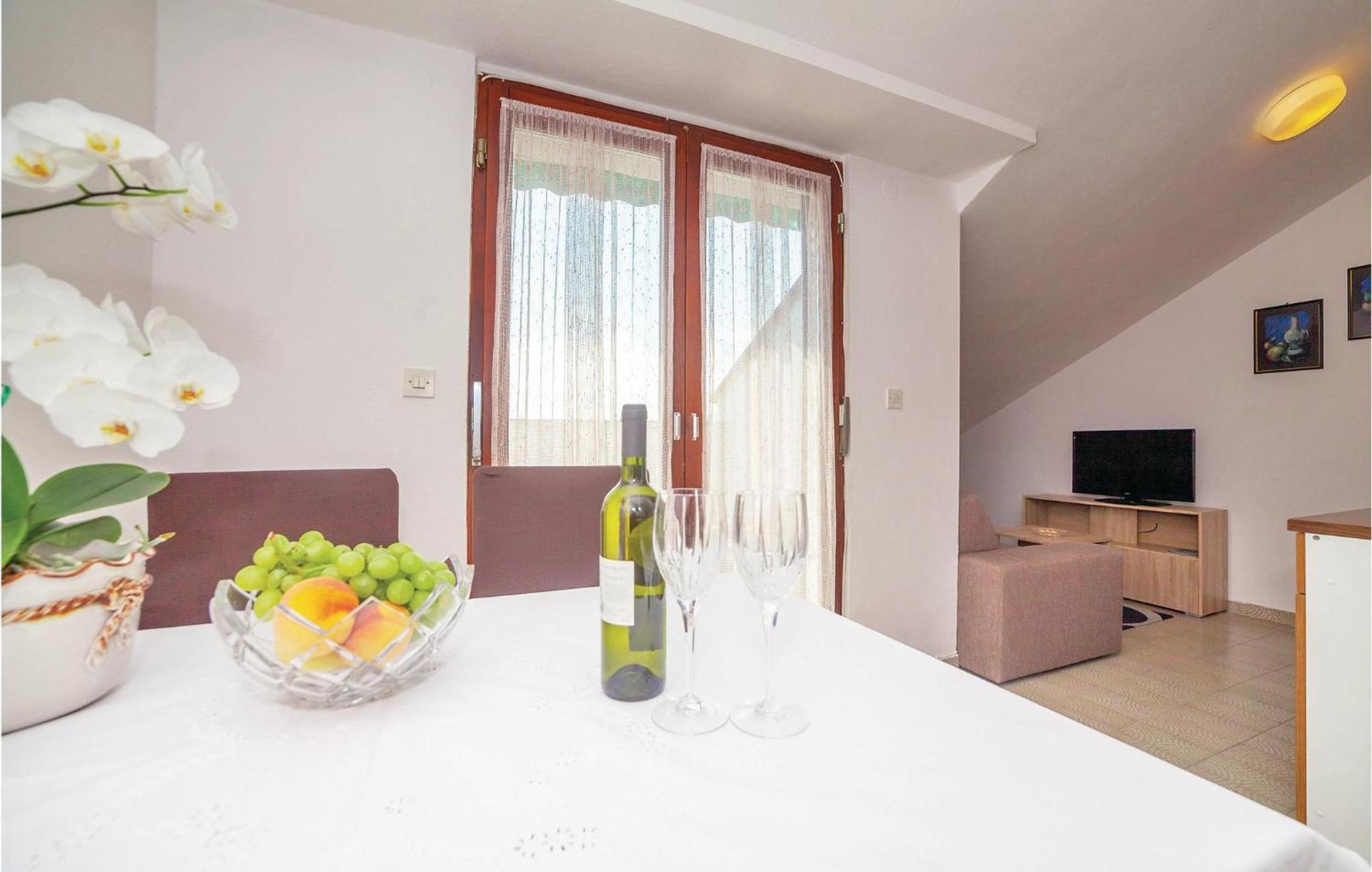2 Bedroom Amazing Apartment In Crikvenica Zewnętrze zdjęcie