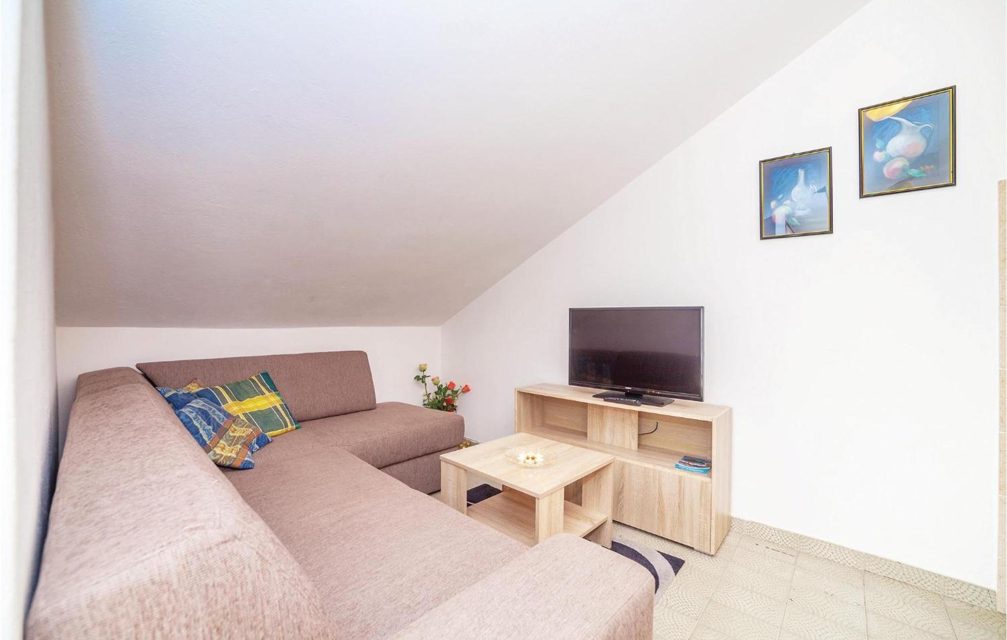 2 Bedroom Amazing Apartment In Crikvenica Zewnętrze zdjęcie